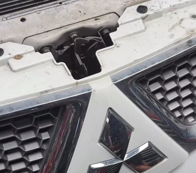 Mitsubishi Triton with the grille removed for timing belt work